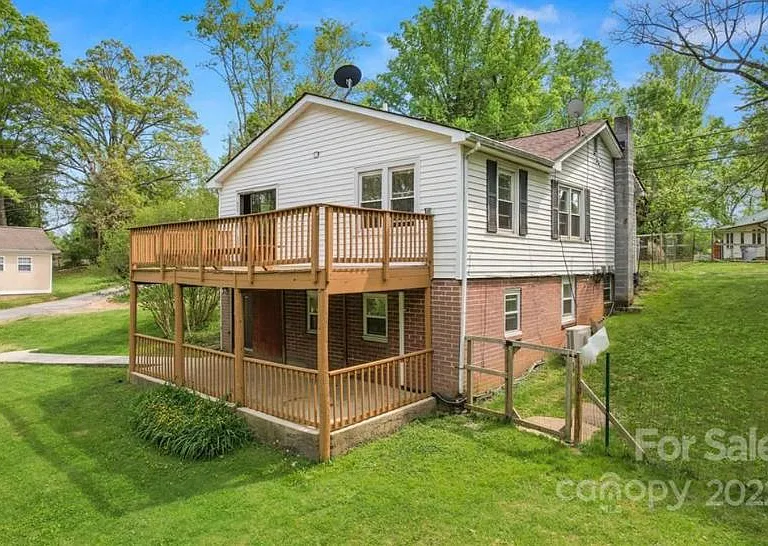 Side yard is fenced in for your pup to run free!