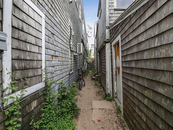 2nd image of 289 Commercial St