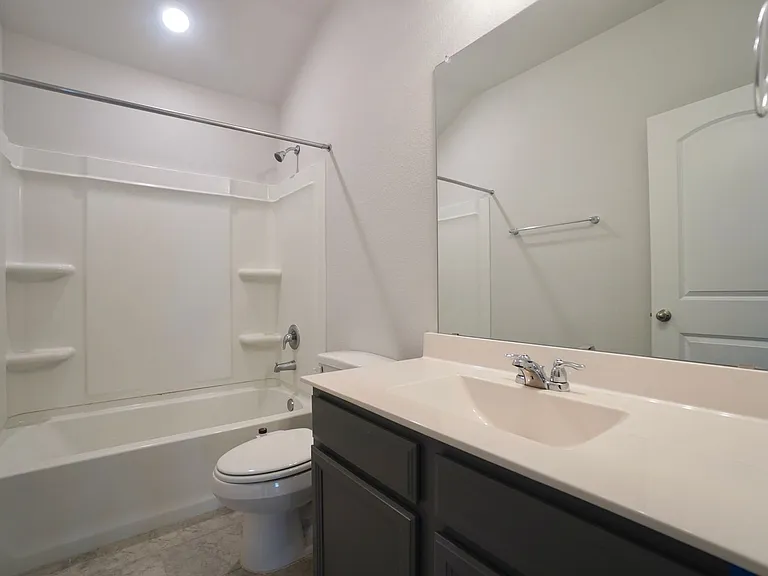2513 Danbury Ln — Photo 29