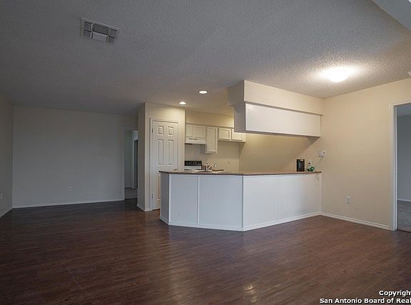 2nd image of 7570 Windsor Oaks