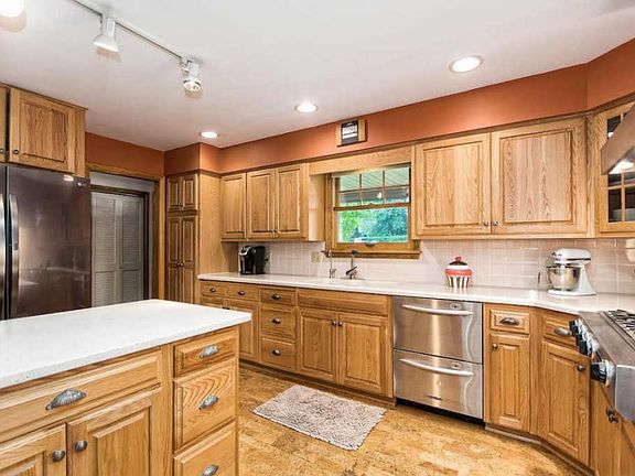 5th image of 2188 Berry Hill Dr