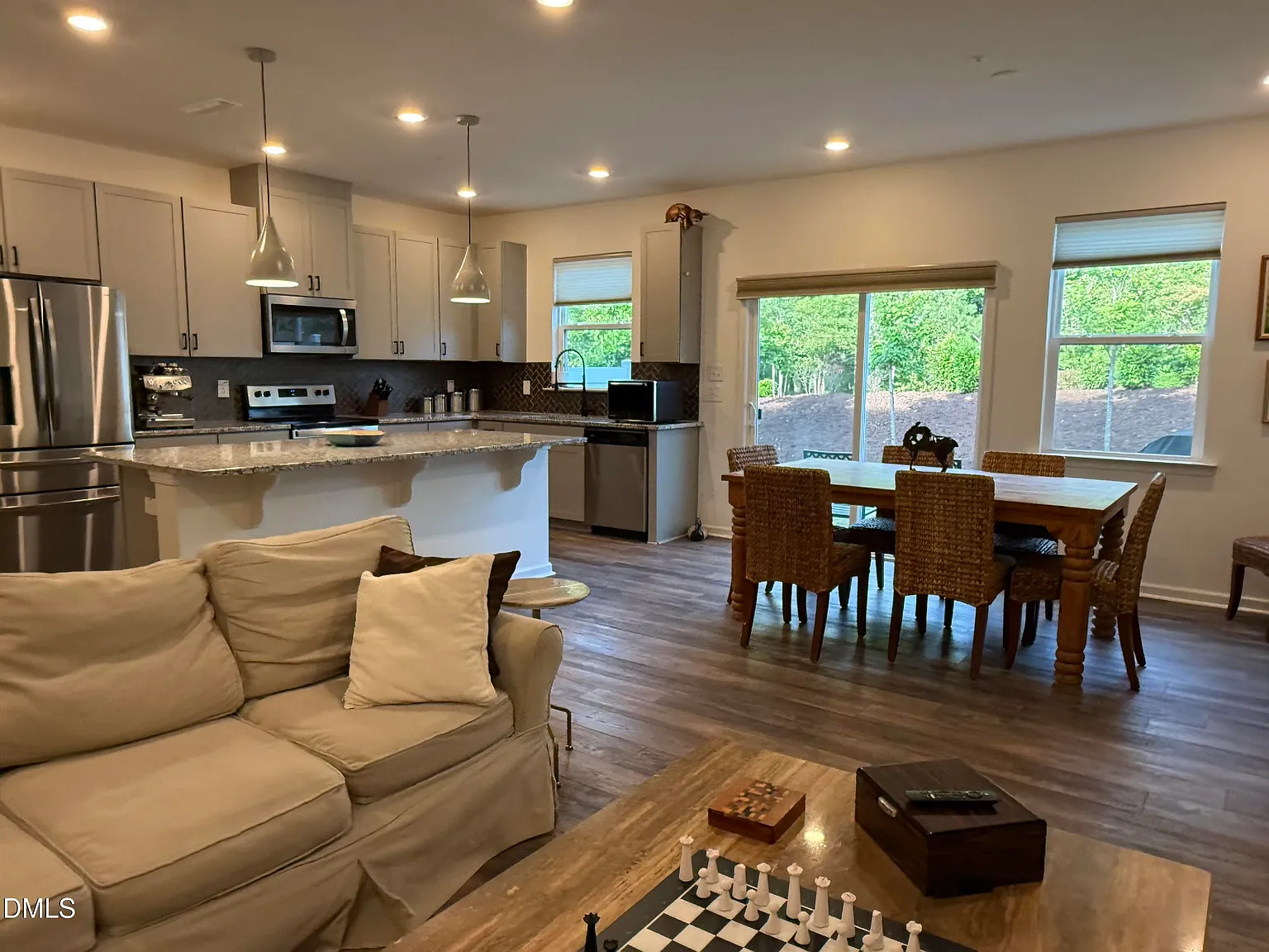 3 bed, 2.5 bath, 1751 sqft, $2,299 — Photo 4