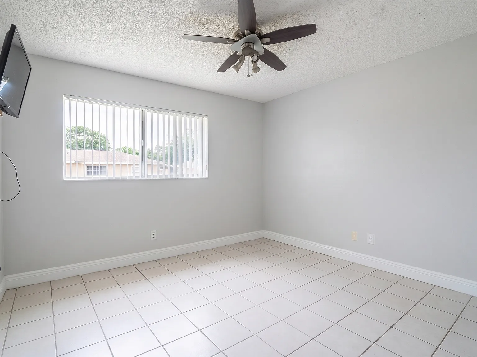 3 bed, 1120 sqft, $2,500 — Photo 3