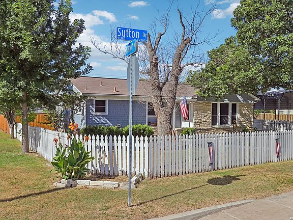3rd image of 202 SUTTON DR