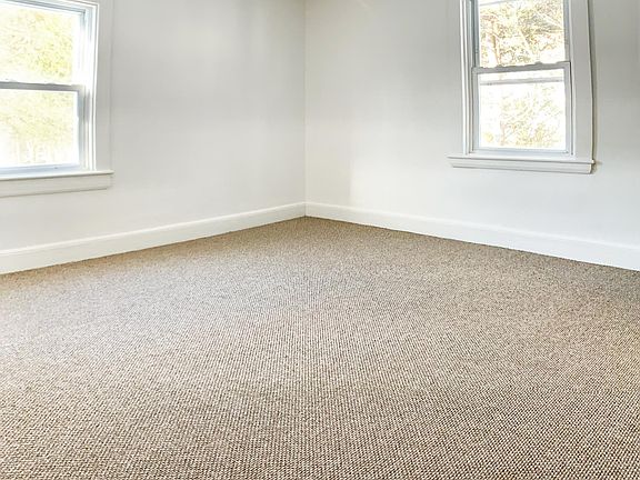 3rd image of 16 Oak St