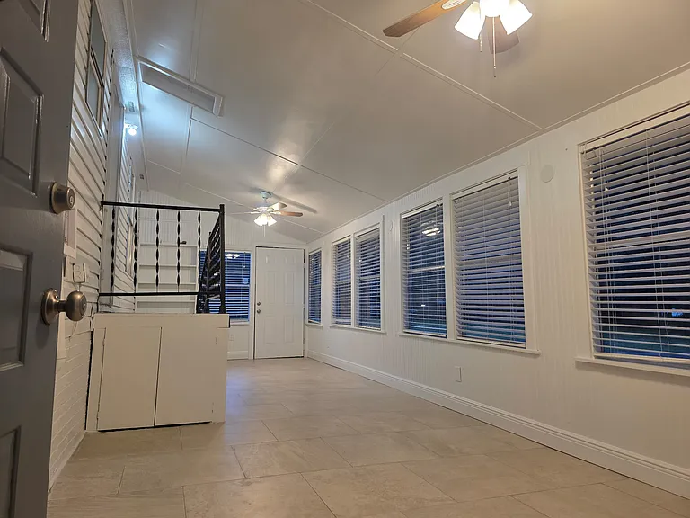 1051 Hawthorn St — Photo 12