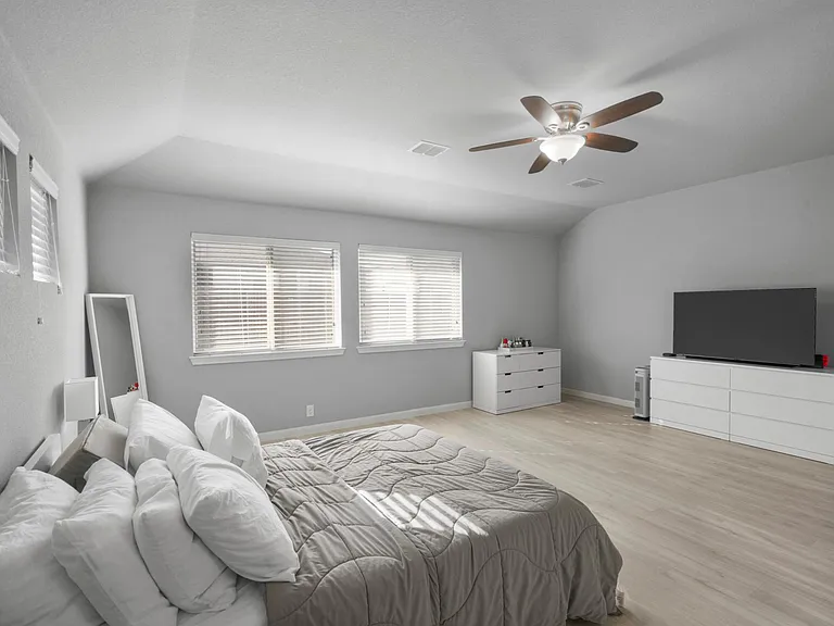 817 Cloverwood Dr — Photo 13