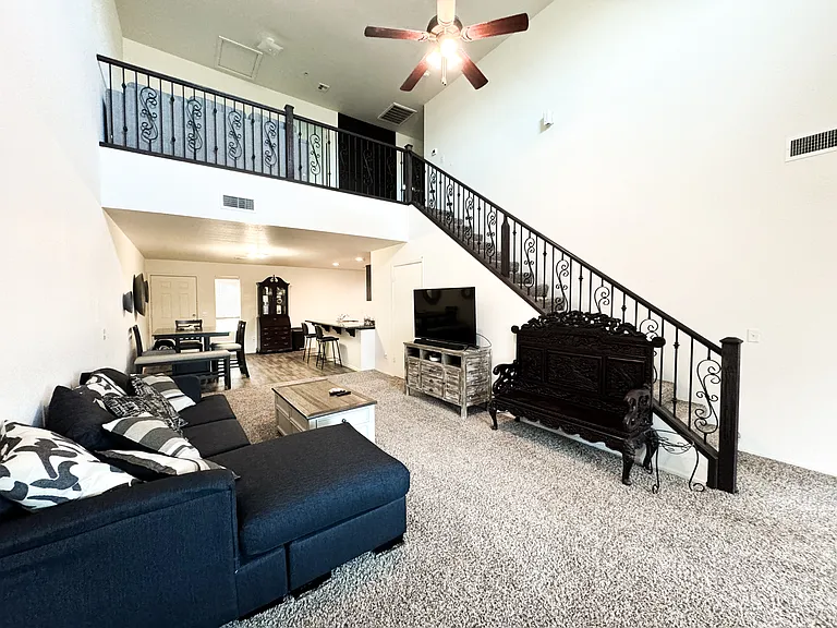 7282 E 38th Ln — Photo 4