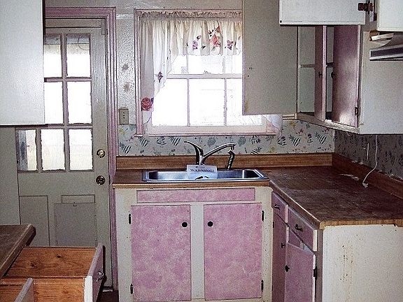 2nd image of 208 Highland Dr