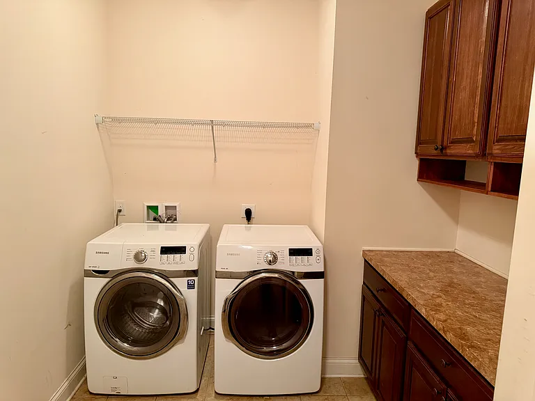 937 Jouett Creek Dr — Photo 2