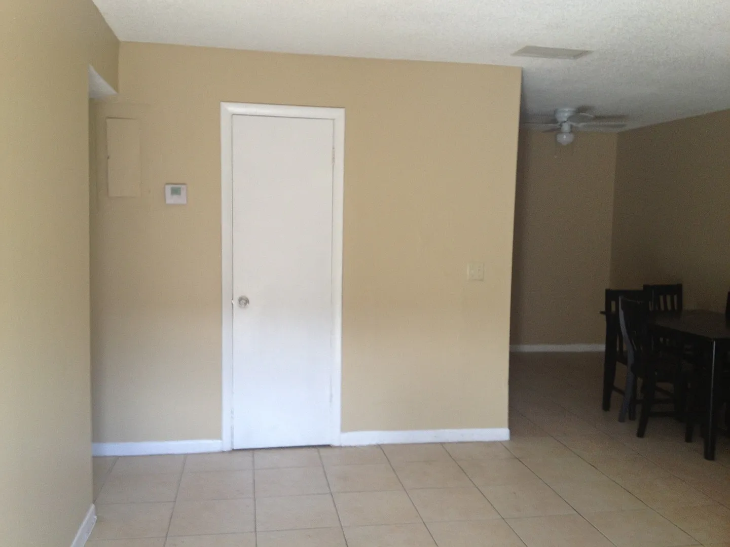 Large 2-1 apartment with central air — Photo 2