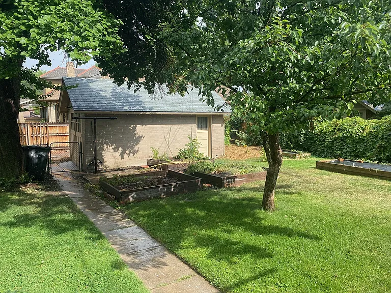 3860 N Clay St — Photo 3