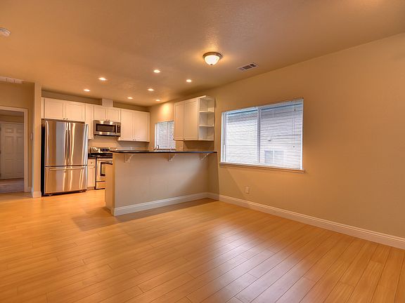 4th image of 2936 43rd St