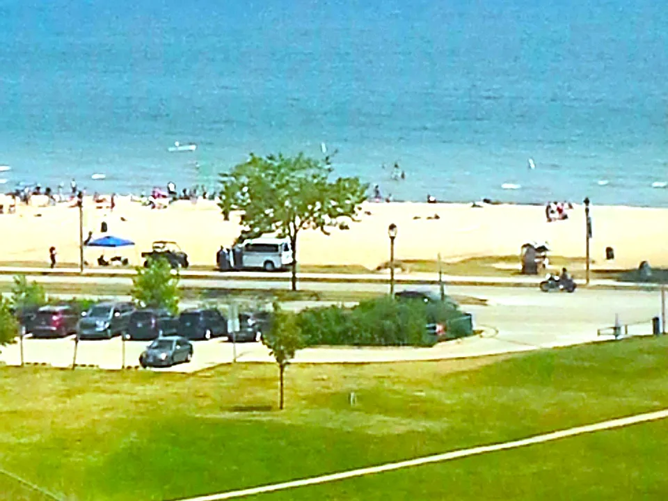 WALK TO THE BEACH!