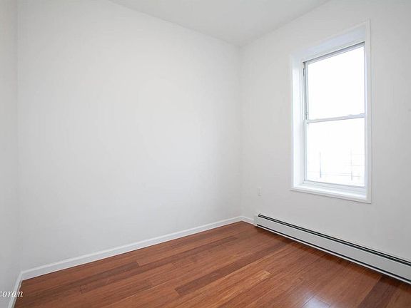 4th image of 674 Franklin Ave