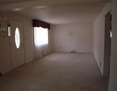 LIVING/DINING AREA