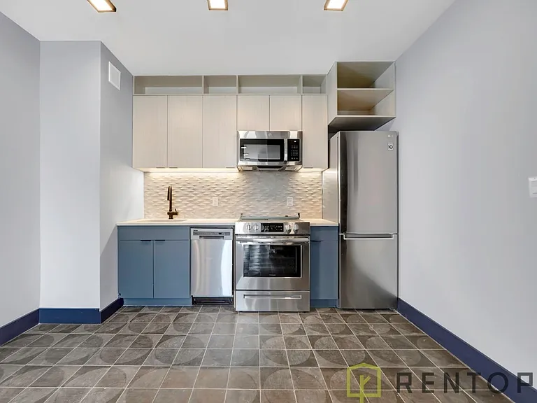 475 Grand St #2E — Photo 3