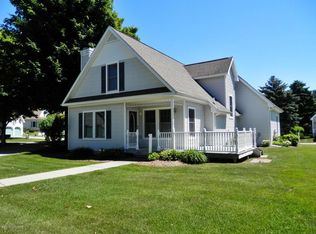 9 Cottage Ln, Manistee, MI 49660
