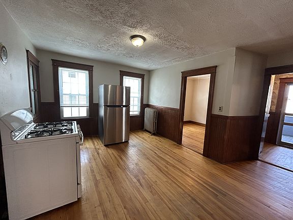 2nd image of 81 Fairfax Rd APT 2
