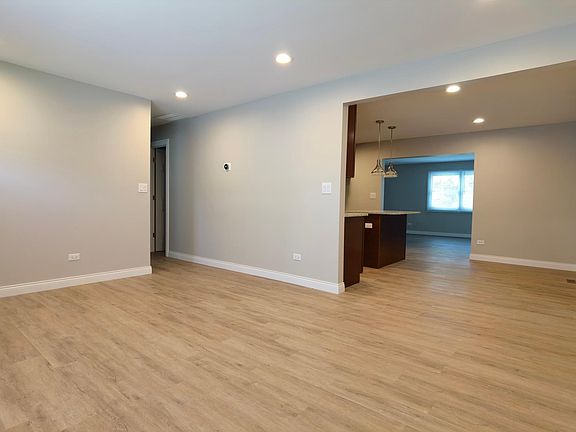 3rd image of 4609 Churchill Dr