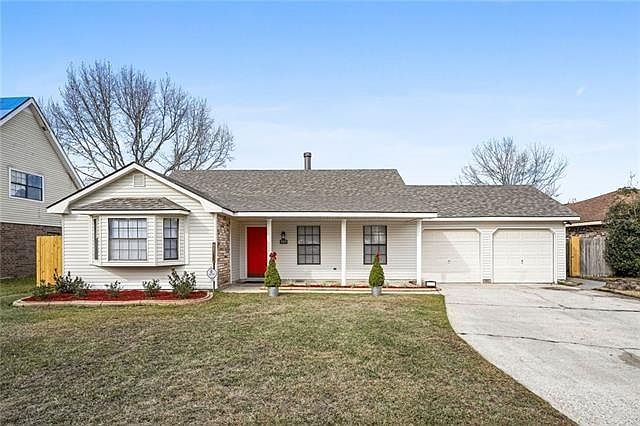 1st image of 103 Oakmont Dr