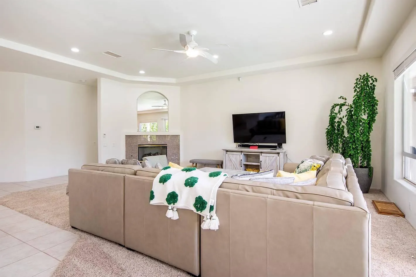 4 bed, 2552 sqft, $4,900 — Photo 4