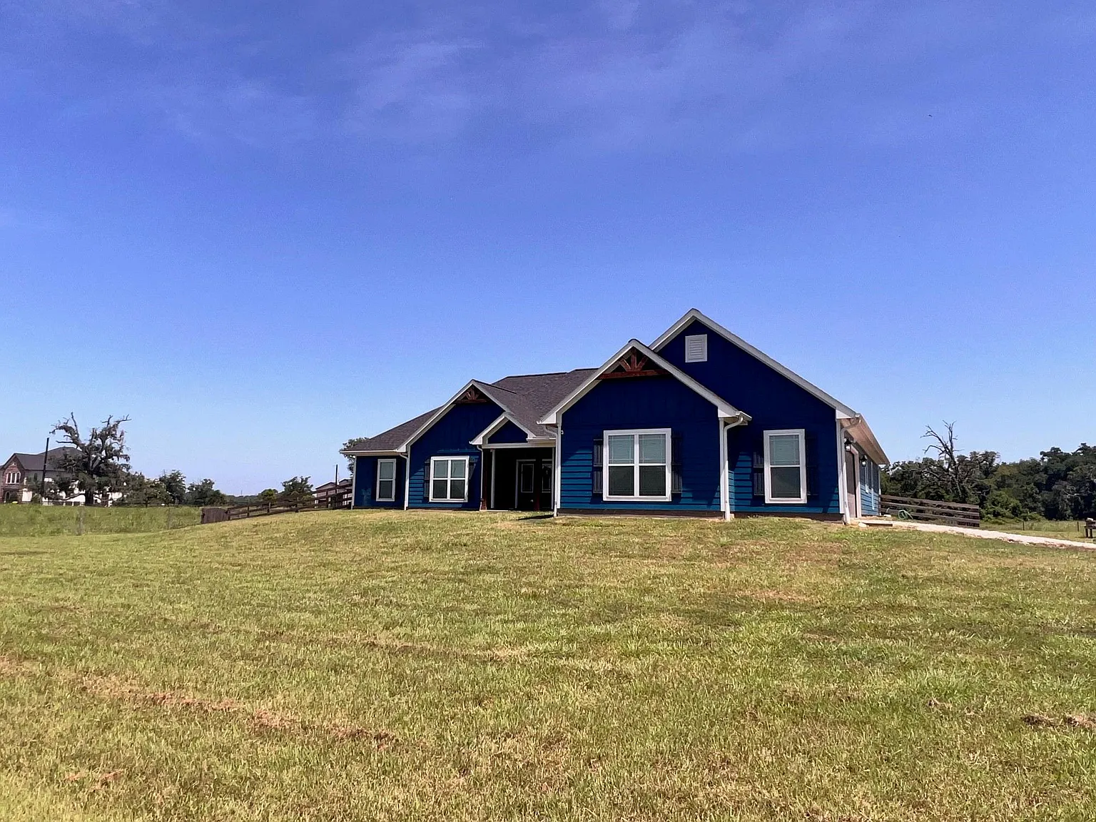 4 bed, 3.5 bath, 2692 sqft, $3,750 — Photo 1