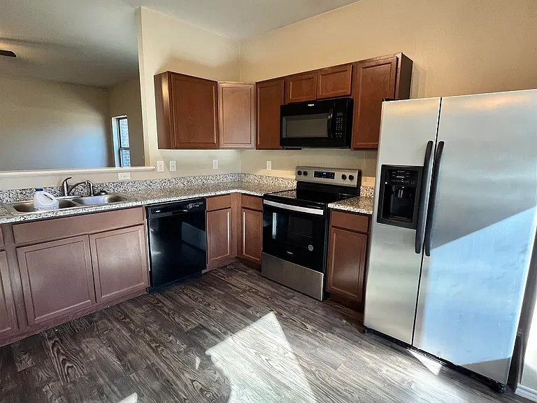 5816 Deauville St — Photo 11