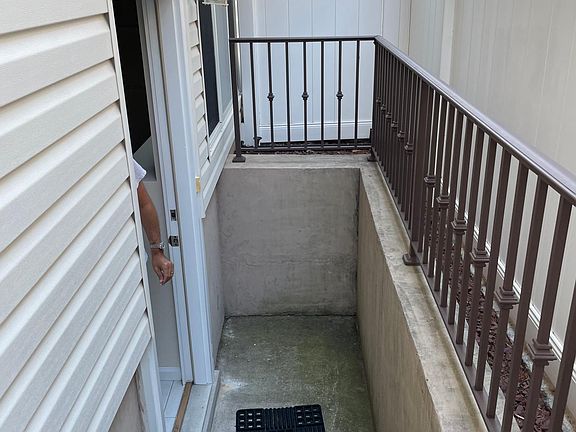 3rd image of 438 College Ave