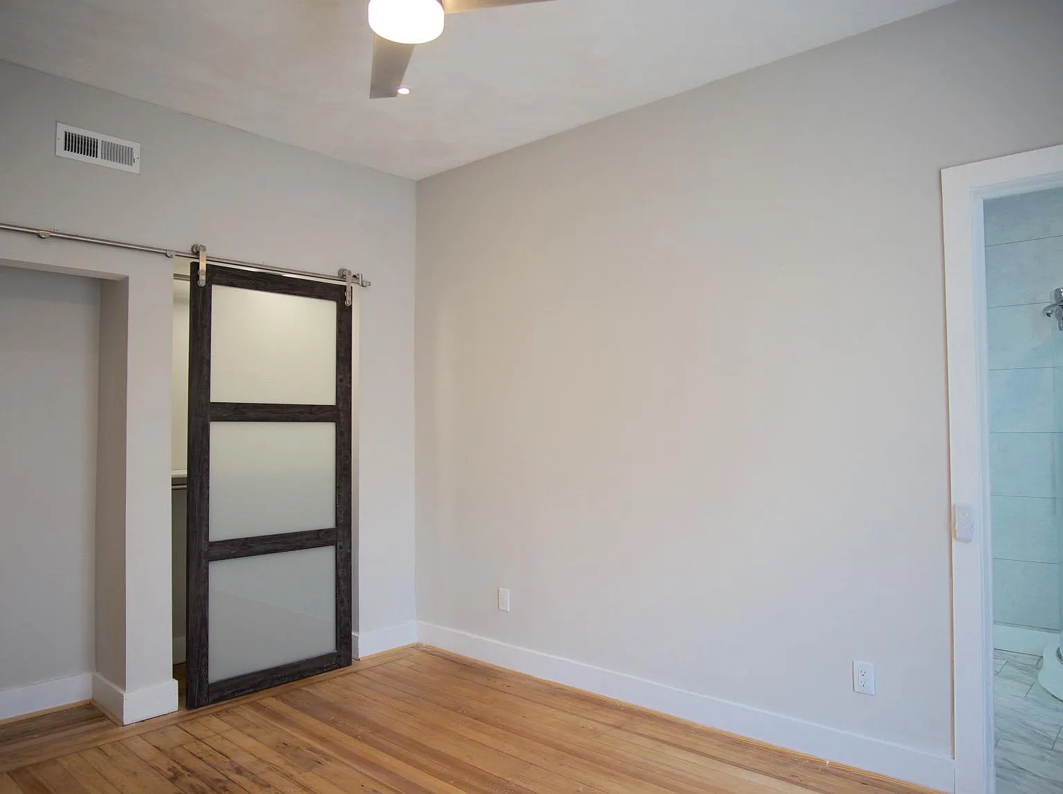 2 bed, 900 sqft, $2,550 — Photo 4