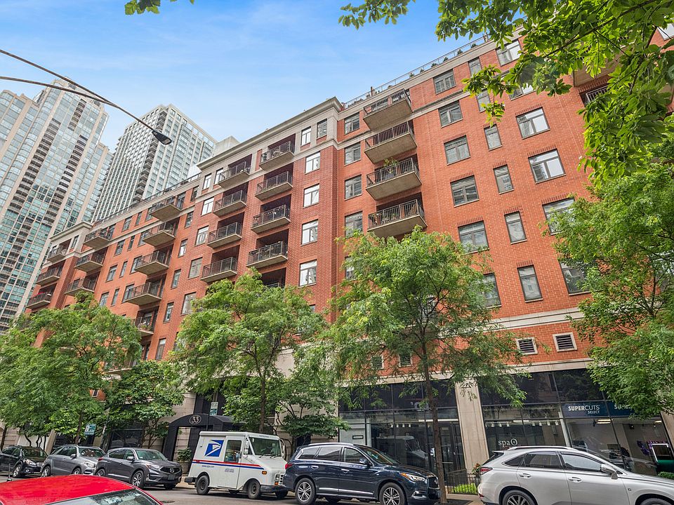 1st image of 33 W Huron St APT 606