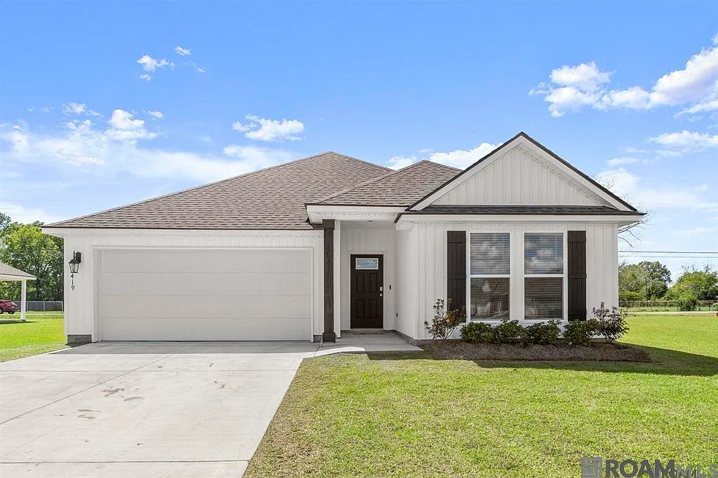3 bed, 1343 sqft, $2,100 — Photo 1