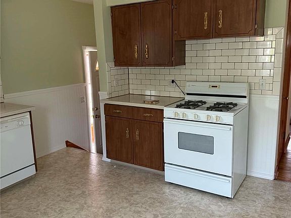 3rd image of 167 McNaughton Ave