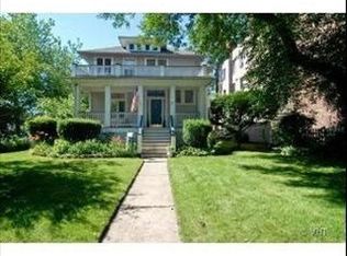 1901 W Farwell Ave, Chicago, IL