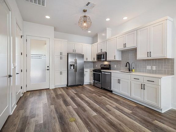 3rd image of 607 W Saint Johns Ave #2