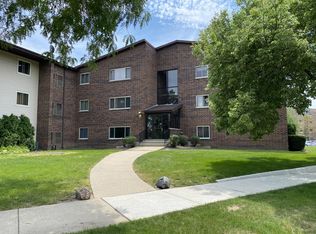 660 Perrie Dr UNIT 104, Elk Grove Village, IL 60007