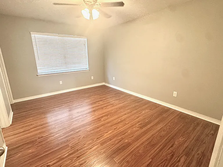520 Linden Ave — Photo 8
