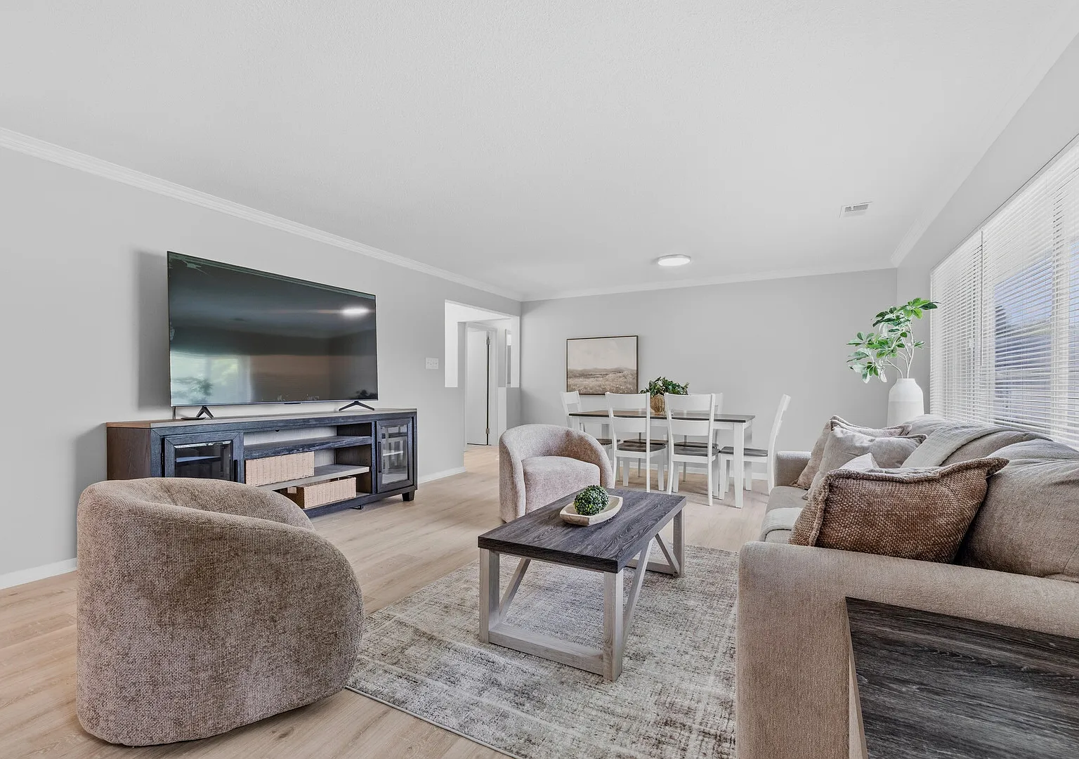 New Stylish Furnished 3BR Westfield Ranch-Near Grand Park — Photo 2
