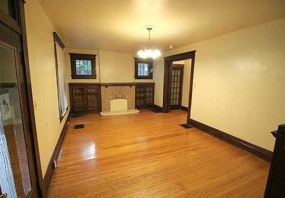 3rd image of 184 E Oakland Ave