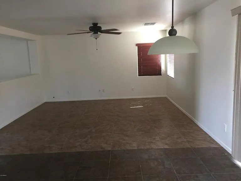 306 S Cactus St — Photo 2