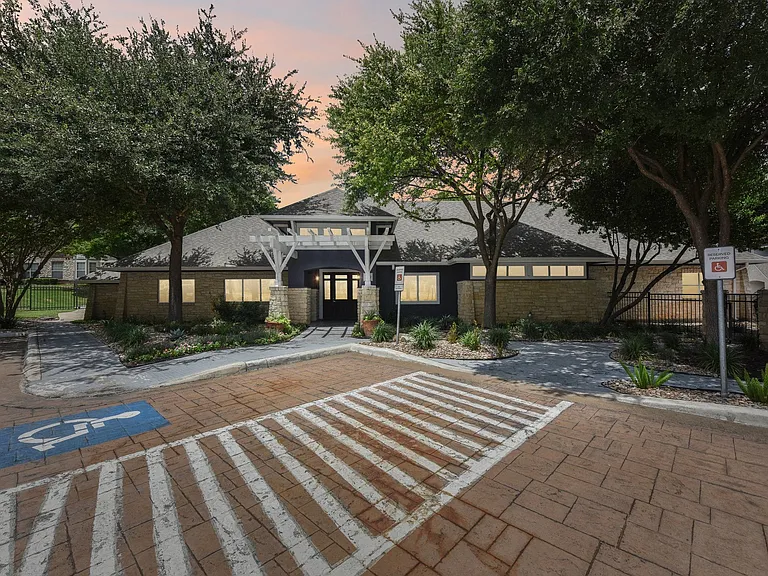 Madison Dell Ranch Apartments — Photo 48