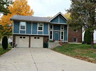 2204 S 16th St, Leavenworth, KS 66048