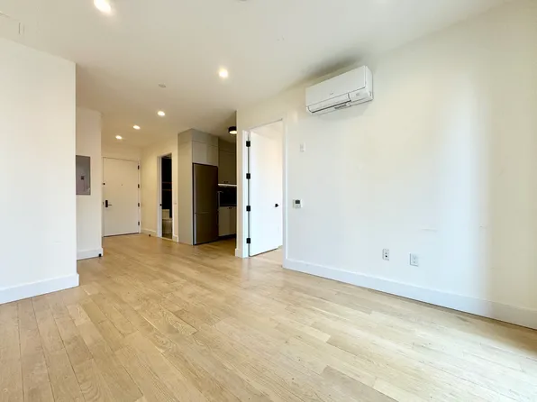 260 Gold Street image 4 of 28