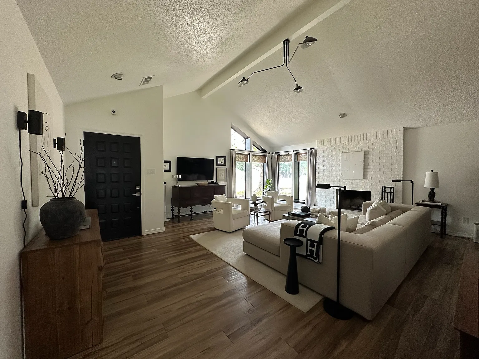3 bed, 1728 sqft, $2,100 — Photo 4