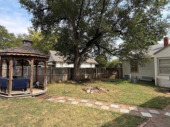 5th image of 2228 W Caroline Ave