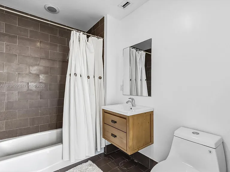 1040 Biscayne Blvd #1107 — Photo 34