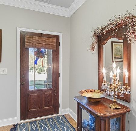 4th image of 176 Solamere Ln