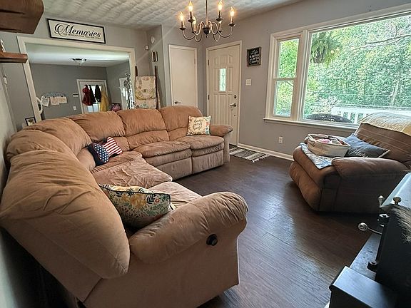 5th image of 485 S Zuefle Dr