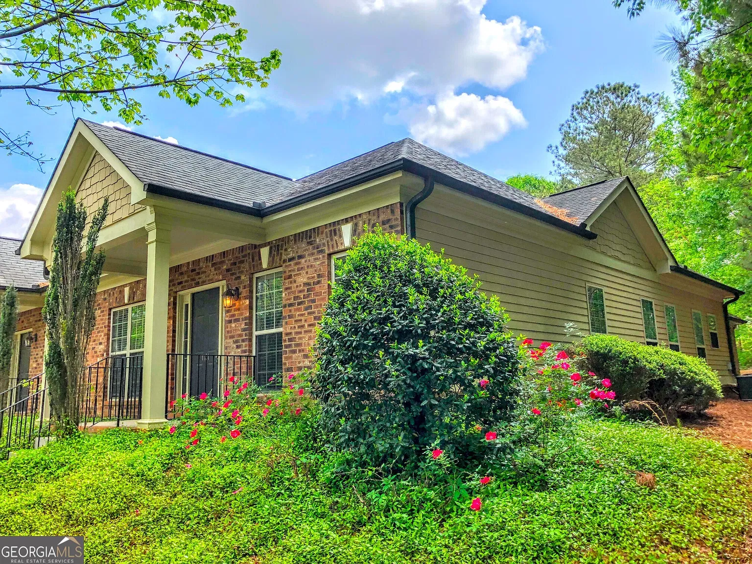 3 bed, 2.0 bath, 1316 sqft, $1,700 — Photo 3