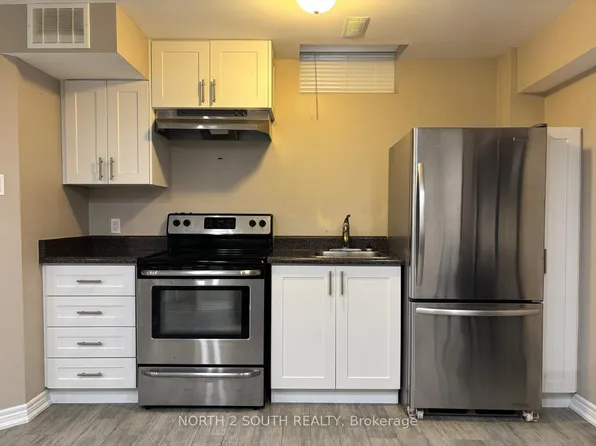 23 Vanwood Cres #Basement, Brampton, ON L6P 2X3